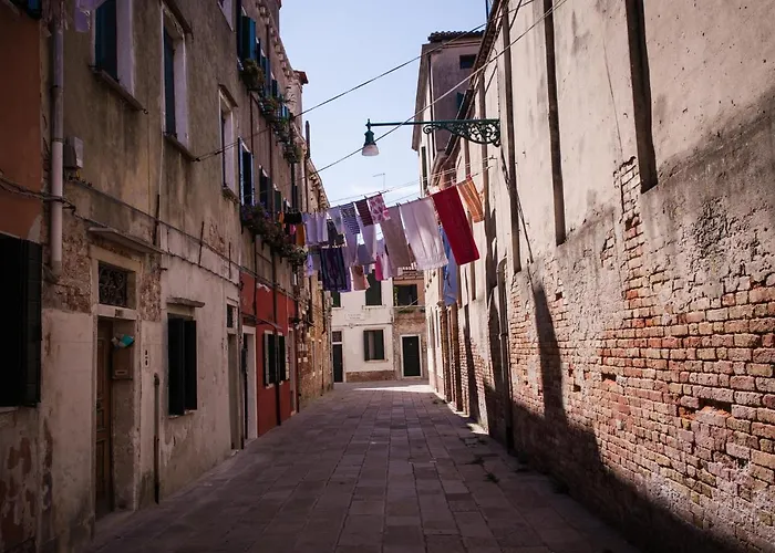 Venezia Biennale Bianco&Rosso